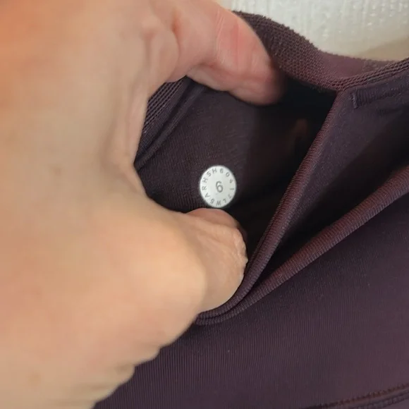Burgundy Lululemon leggings Sz 6 - Picture 7 of 9